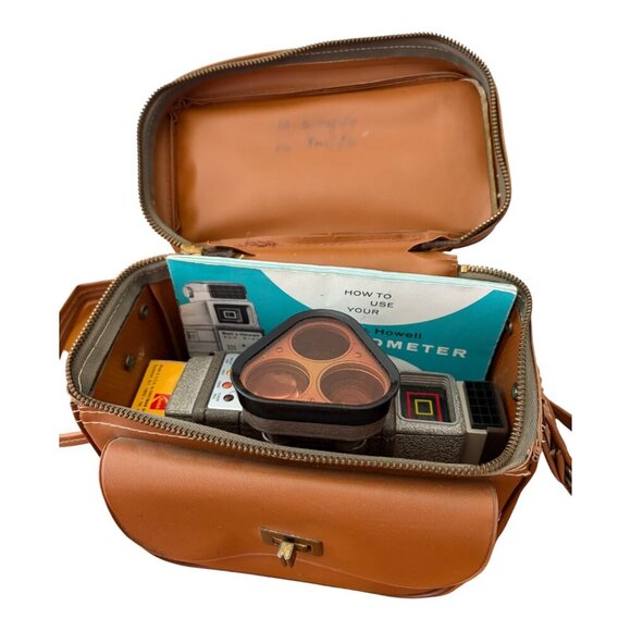 Vintage Film Movie Camera Camcorder Bell Howell Electric Eye 3 Lens 8mm w/Manual - Picture 2 of 10